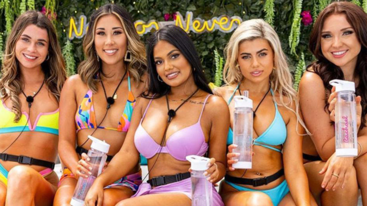 A Love Island Australia contestant has spilled all the behind-the-scenes goss from filming and answered our burning production questions.