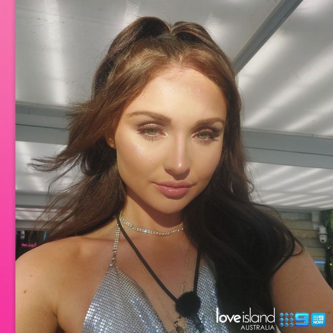 A Love Island Australia production insider has revealed which couples are truly loved up, even once the cameras stop rolling.
