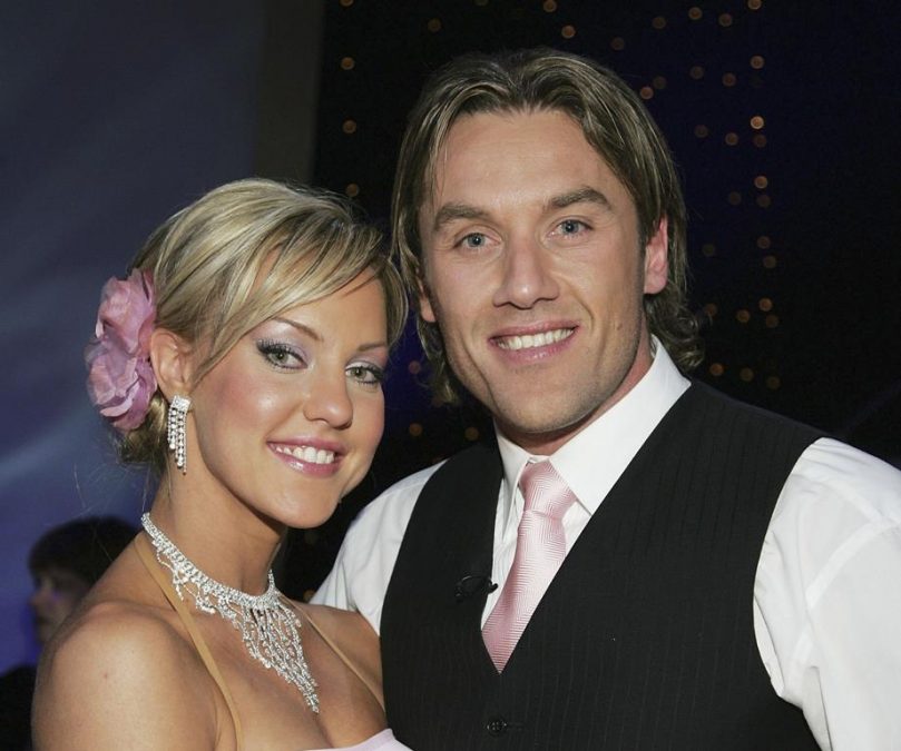 Former AFL player Anthony Koutoufides and dance-partner Natalie Lowe won the second season of 2006. 