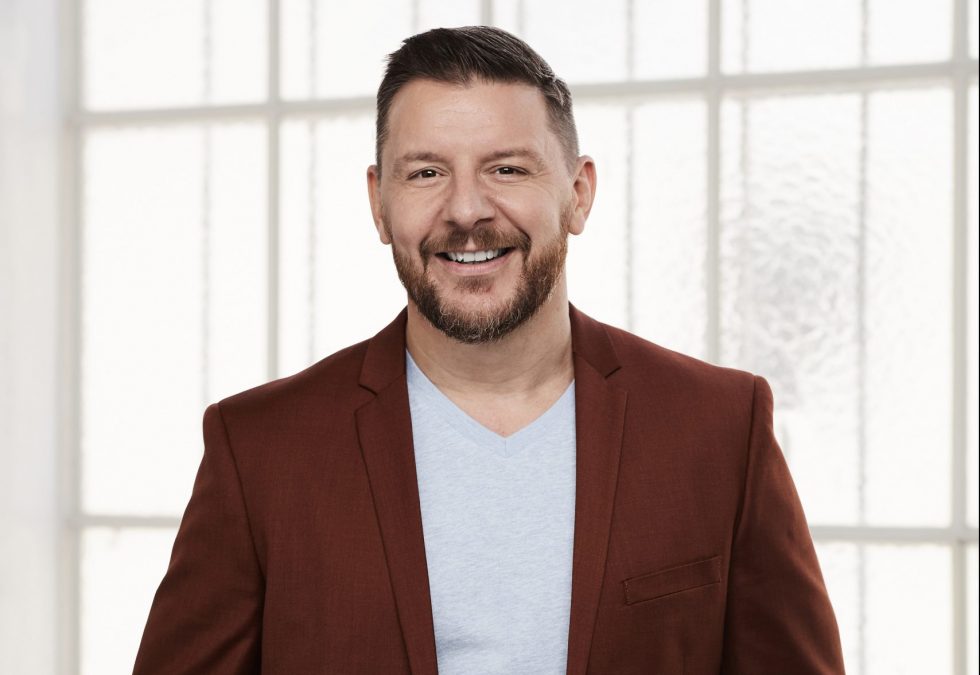 After a year on the chopping block, Channel 7 has announced that My Kitchen Rules will return in 2022 with Manu Feildel at the helm.