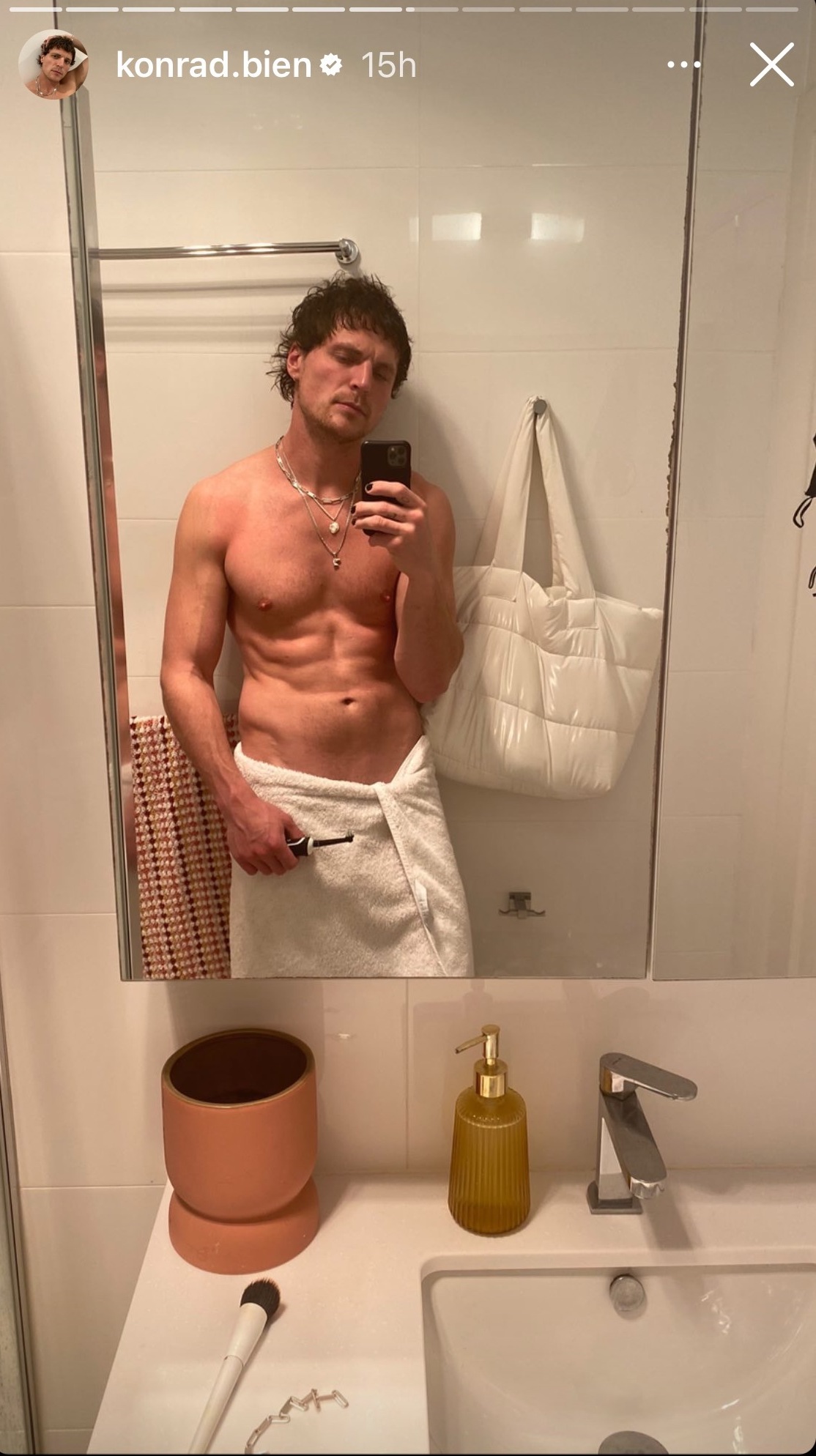 towel selfie