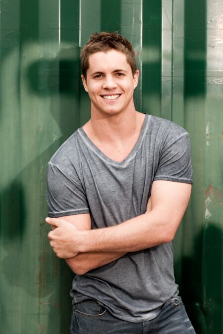 johnny ruffo home and away