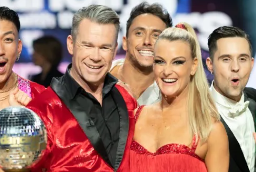 phil burton wins dancing with the stars