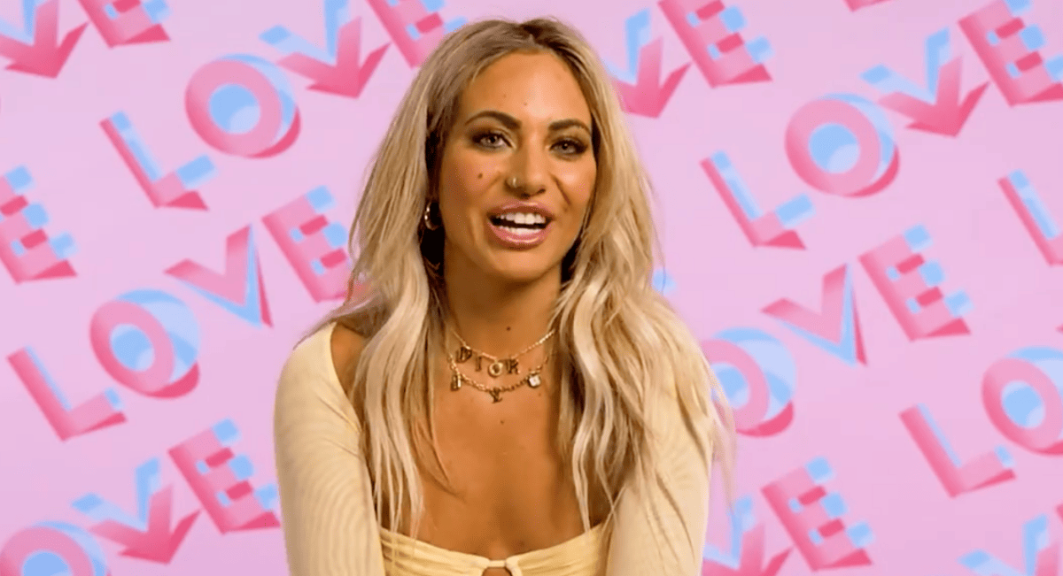 savanah badger love island australia